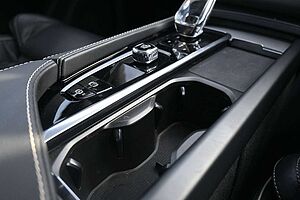 Volvo  Ultimate Dark Recharge Plug-In Hybrid AWD