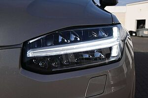 Volvo  Ultimate Dark Recharge Plug-In Hybrid AWD