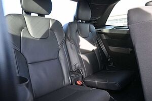 Volvo  Ultimate Dark Recharge Plug-In Hybrid AWD