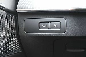 Volvo  Ultimate Dark Recharge Plug-In Hybrid AWD