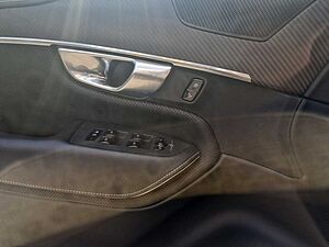 Volvo  B5 AWD R Design 360° ACC PANO 4xSHZ STDHZ