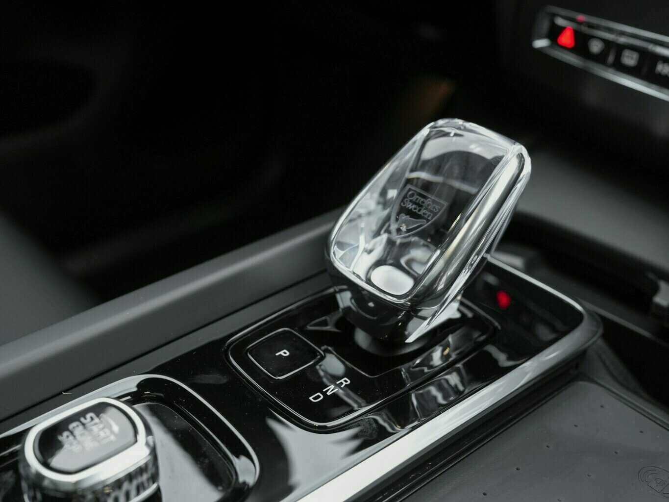 Volvo  T6 PLUS BLACK EDITION HYBRID MY25