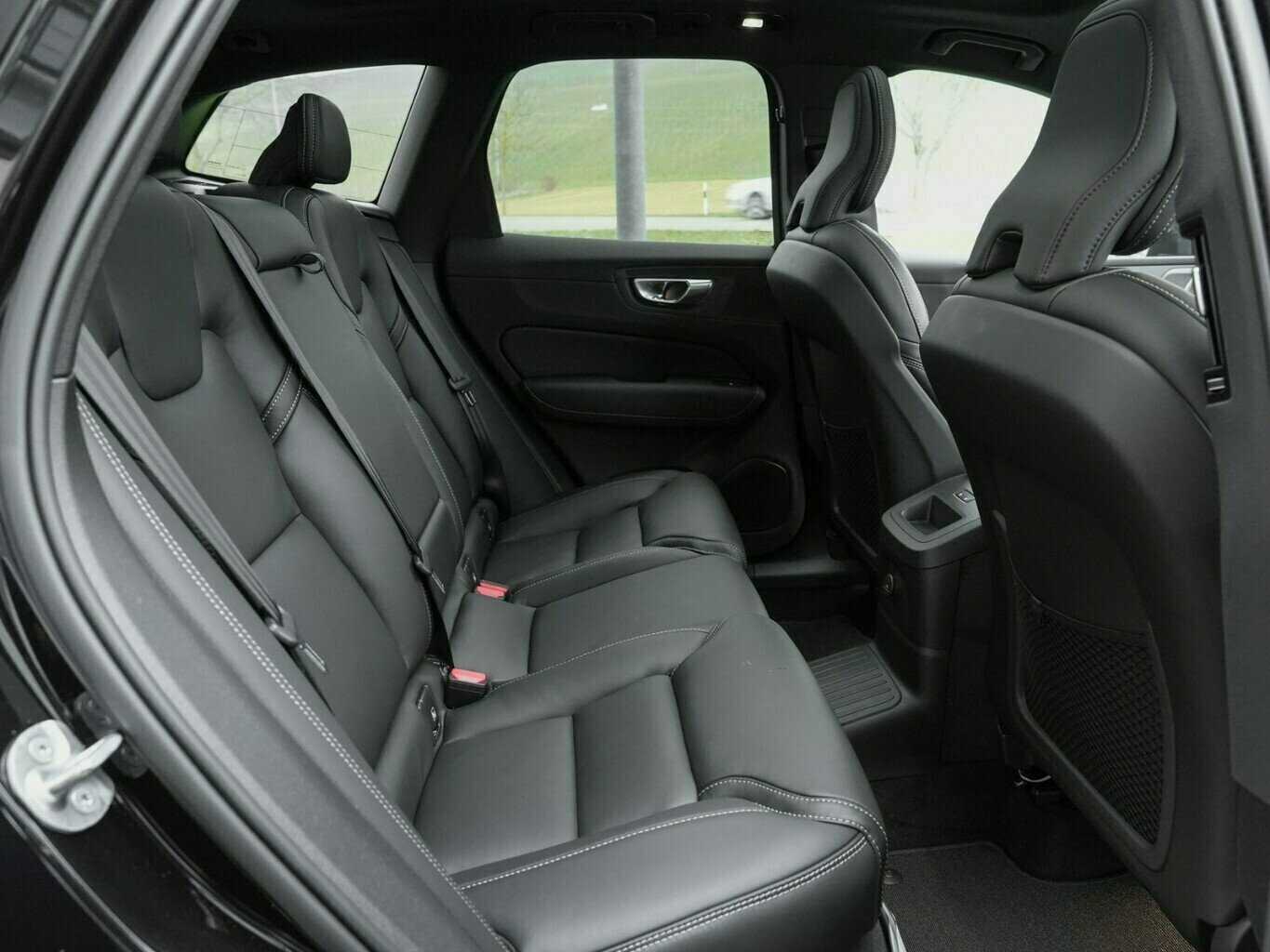 Volvo  T6 PLUS BLACK EDITION HYBRID MY25