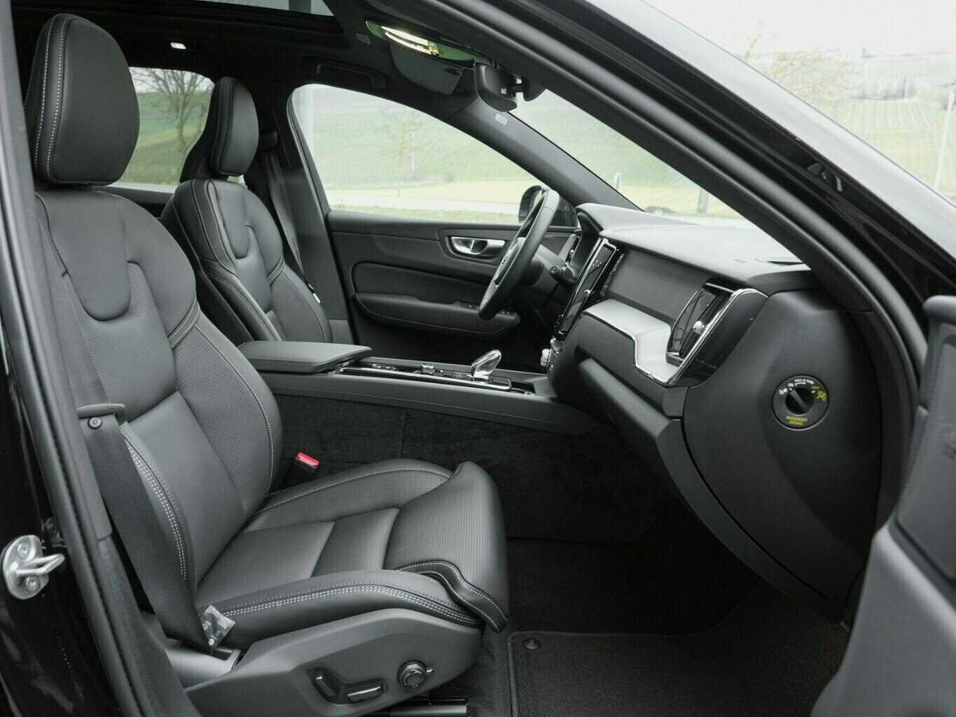 Volvo  T6 PLUS BLACK EDITION HYBRID MY25