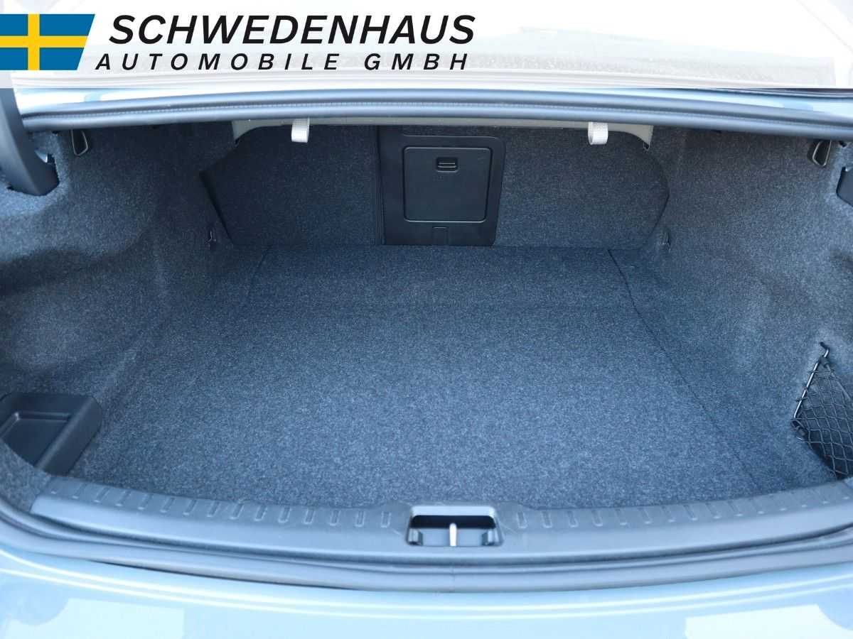 Volvo  B4 BENZIN PLUS DARK