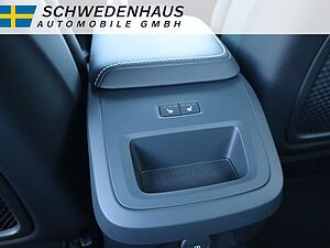 Volvo  B4 BENZIN PLUS DARK