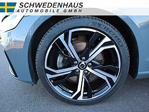 Volvo  B4 BENZIN PLUS DARK
