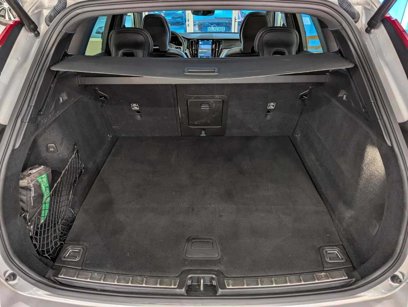 Volvo  T8 R Design Recharge Plug-In Hybrid AWD