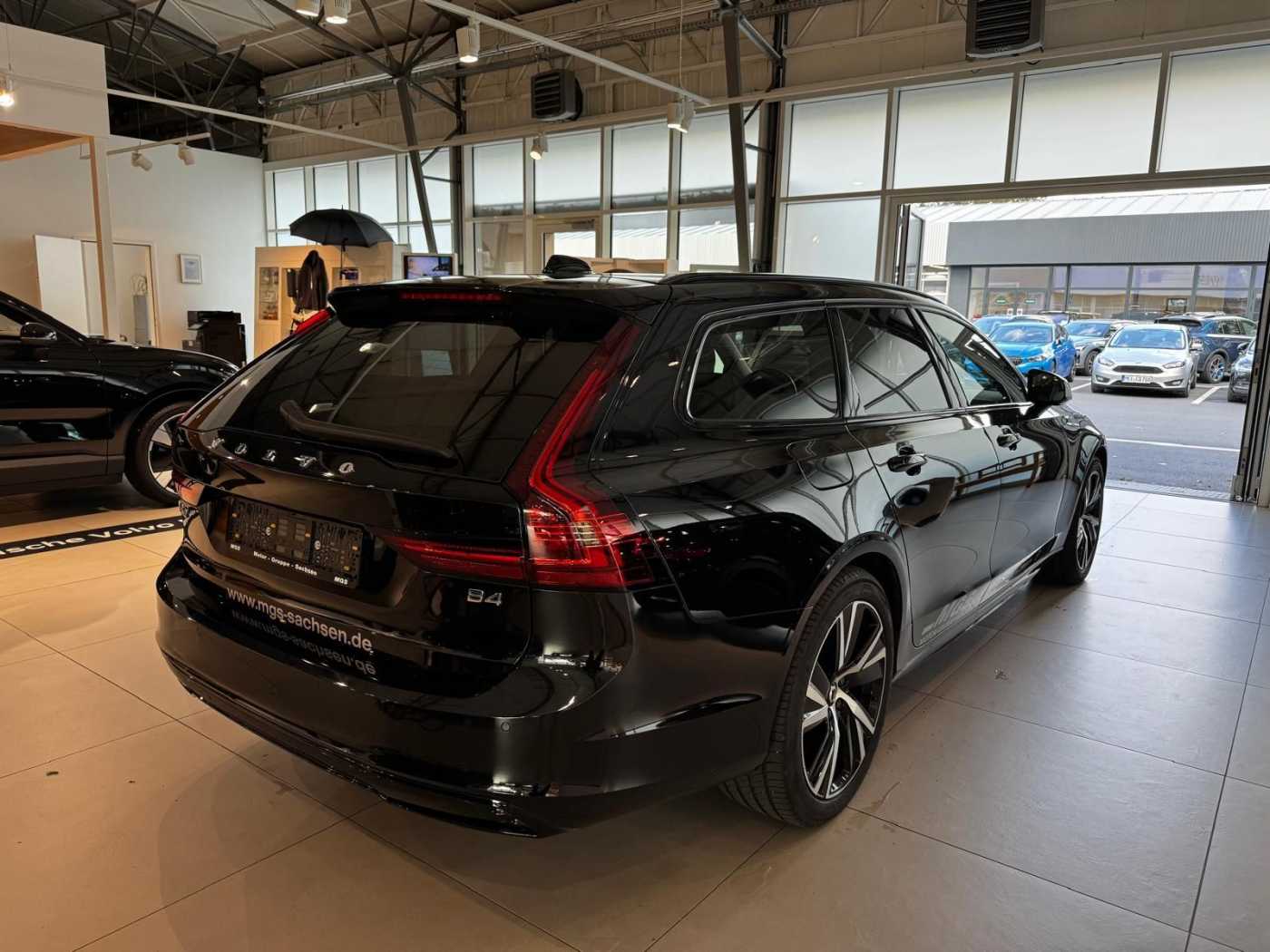 Volvo  B4 Plus Dark Mild-Hybrid