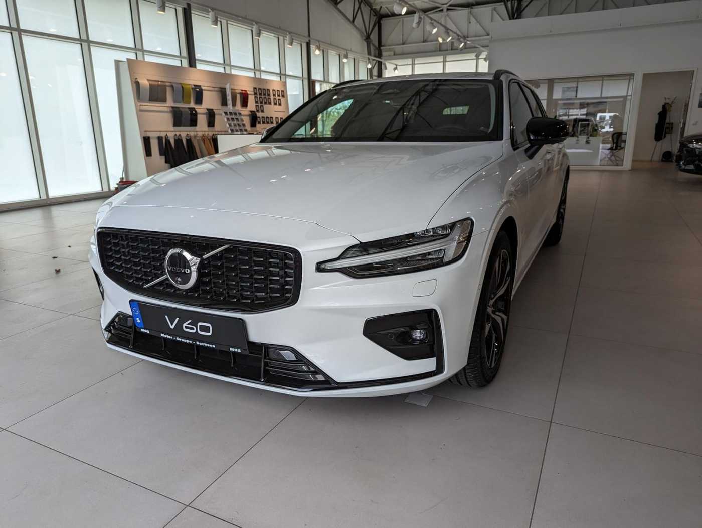 Volvo  B4 Plus Dark Mild-Hybrid