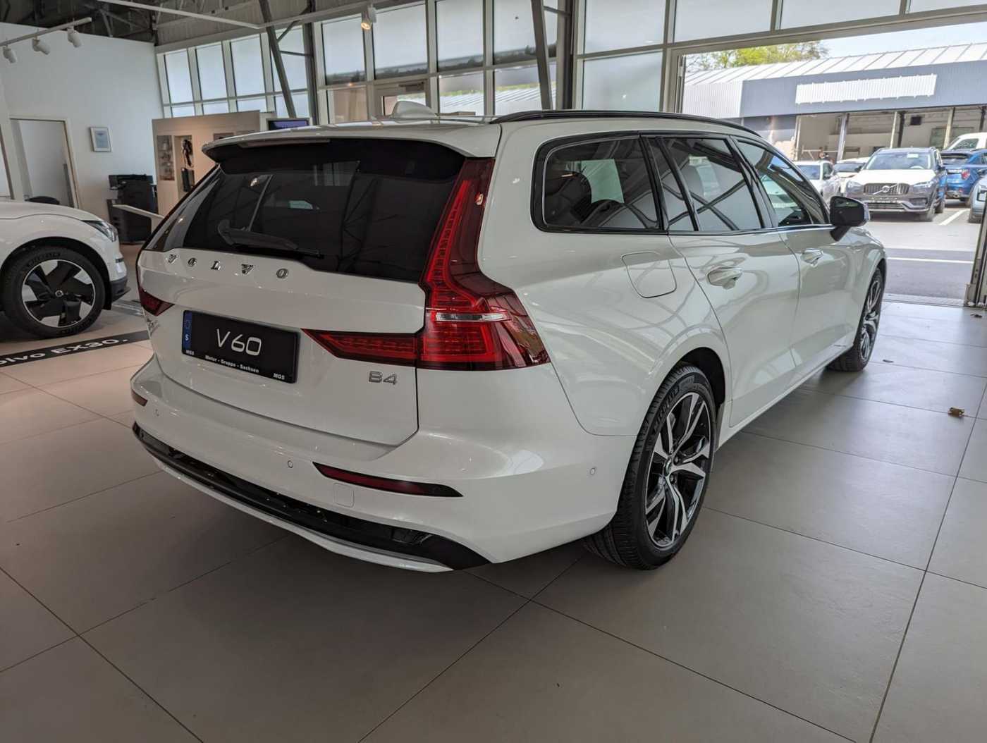 Volvo  B4 Plus Dark Mild-Hybrid