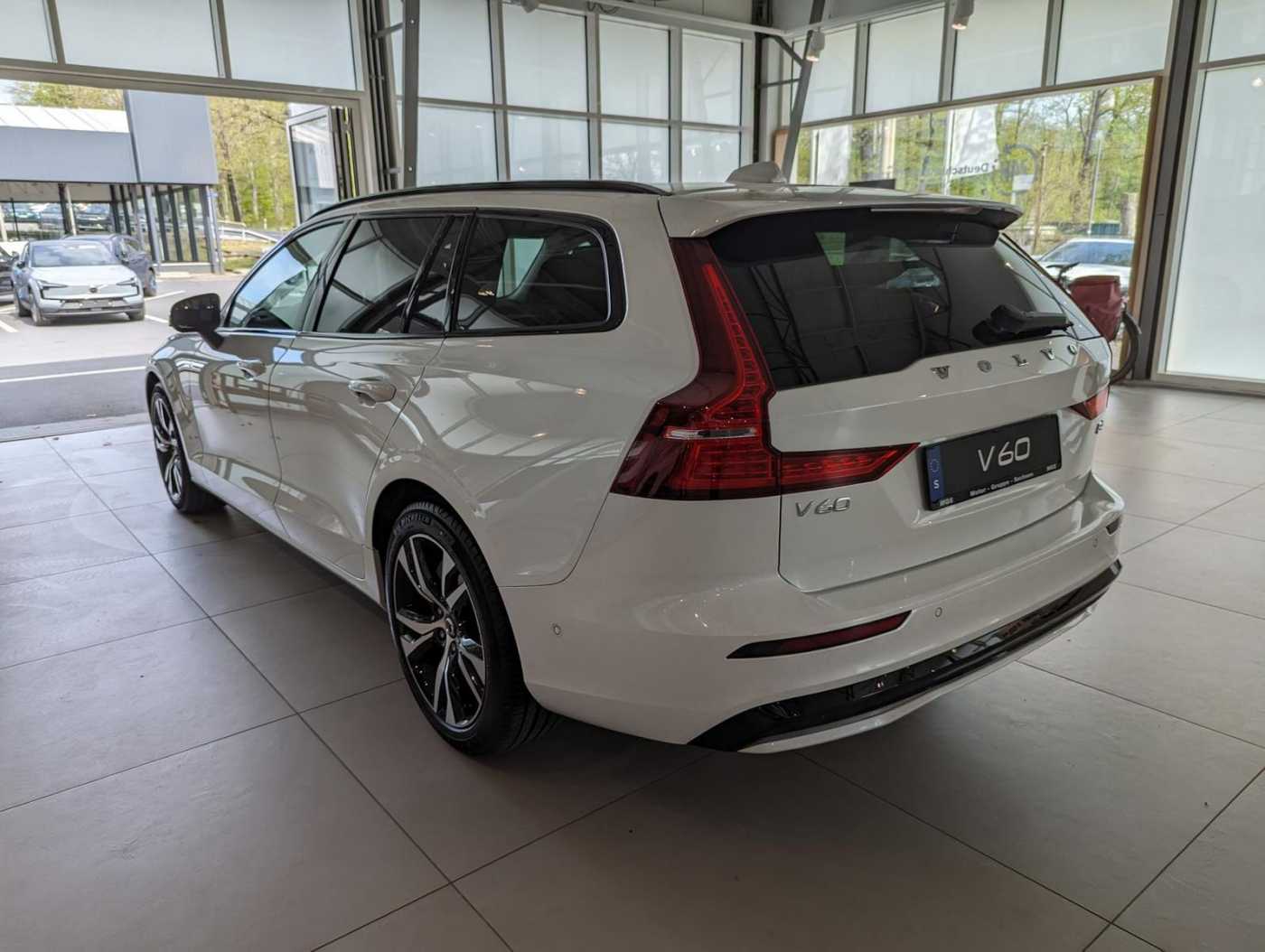 Volvo  B4 Plus Dark Mild-Hybrid