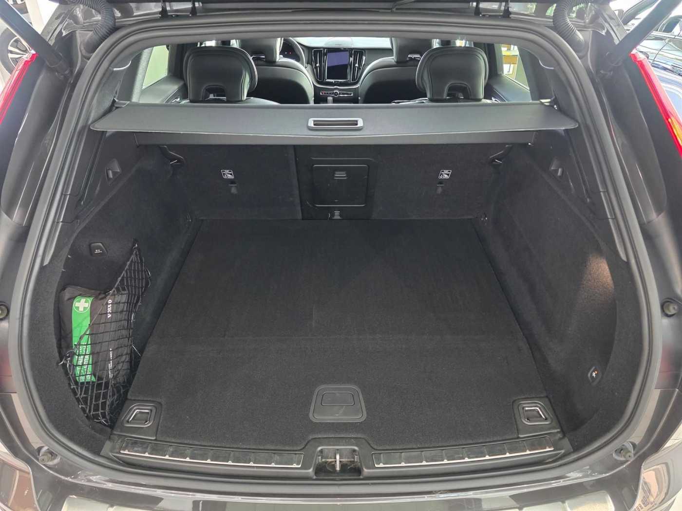 Volvo  R Design Recharge Plug-In Hybrid AWD