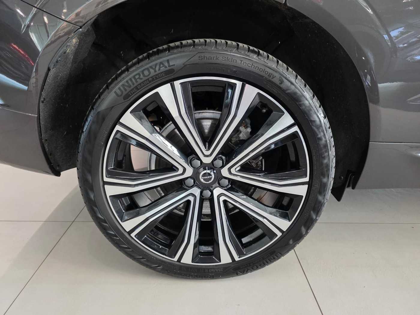 Volvo  R Design Recharge Plug-In Hybrid AWD