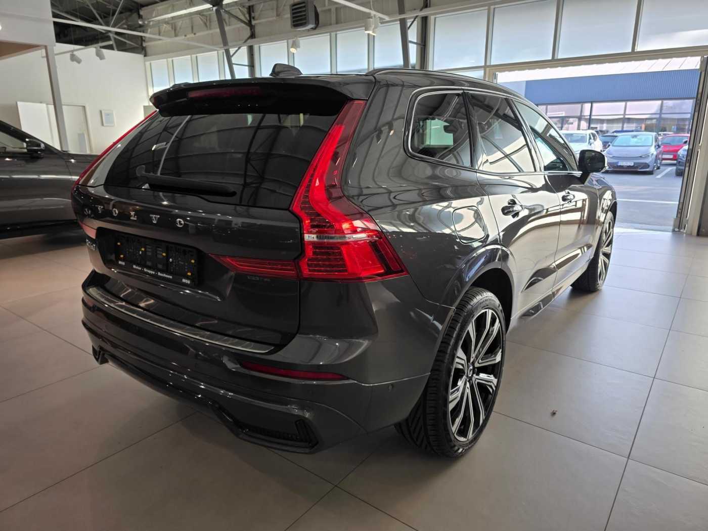 Volvo  R Design Recharge Plug-In Hybrid AWD