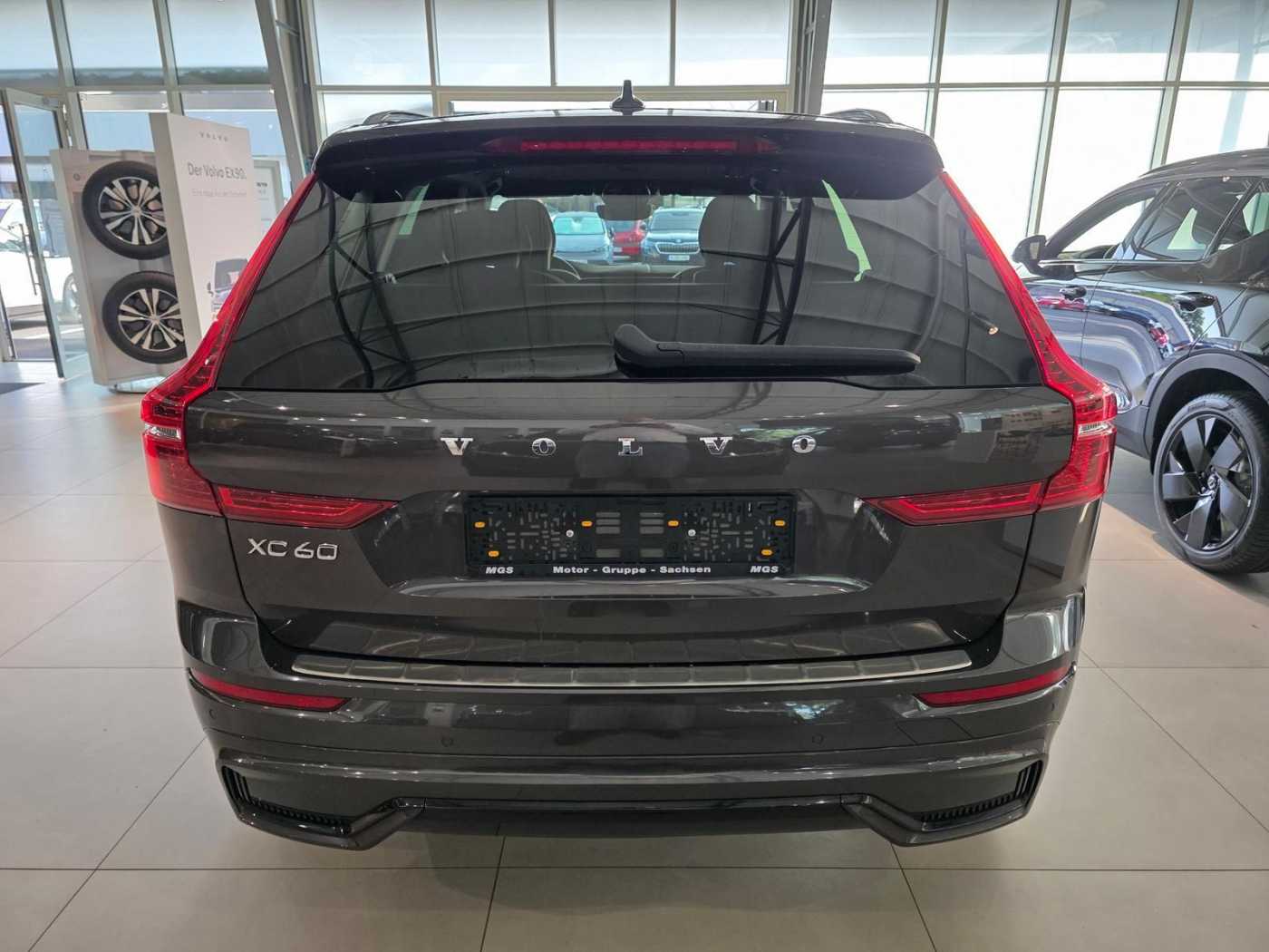 Volvo  R Design Recharge Plug-In Hybrid AWD