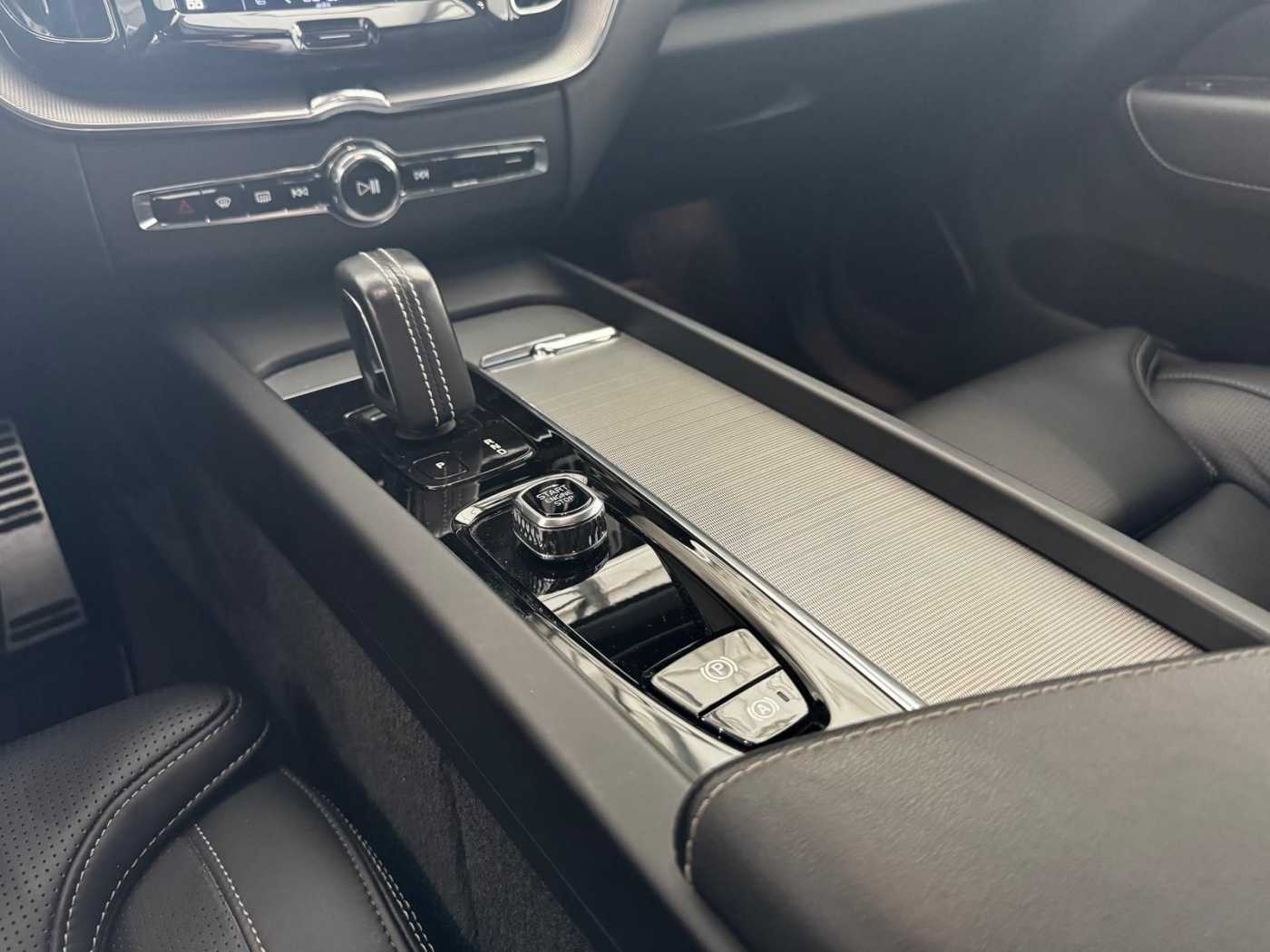 Volvo  T6 Recharge Plug-In Hybrid AWD #GroßerAkku