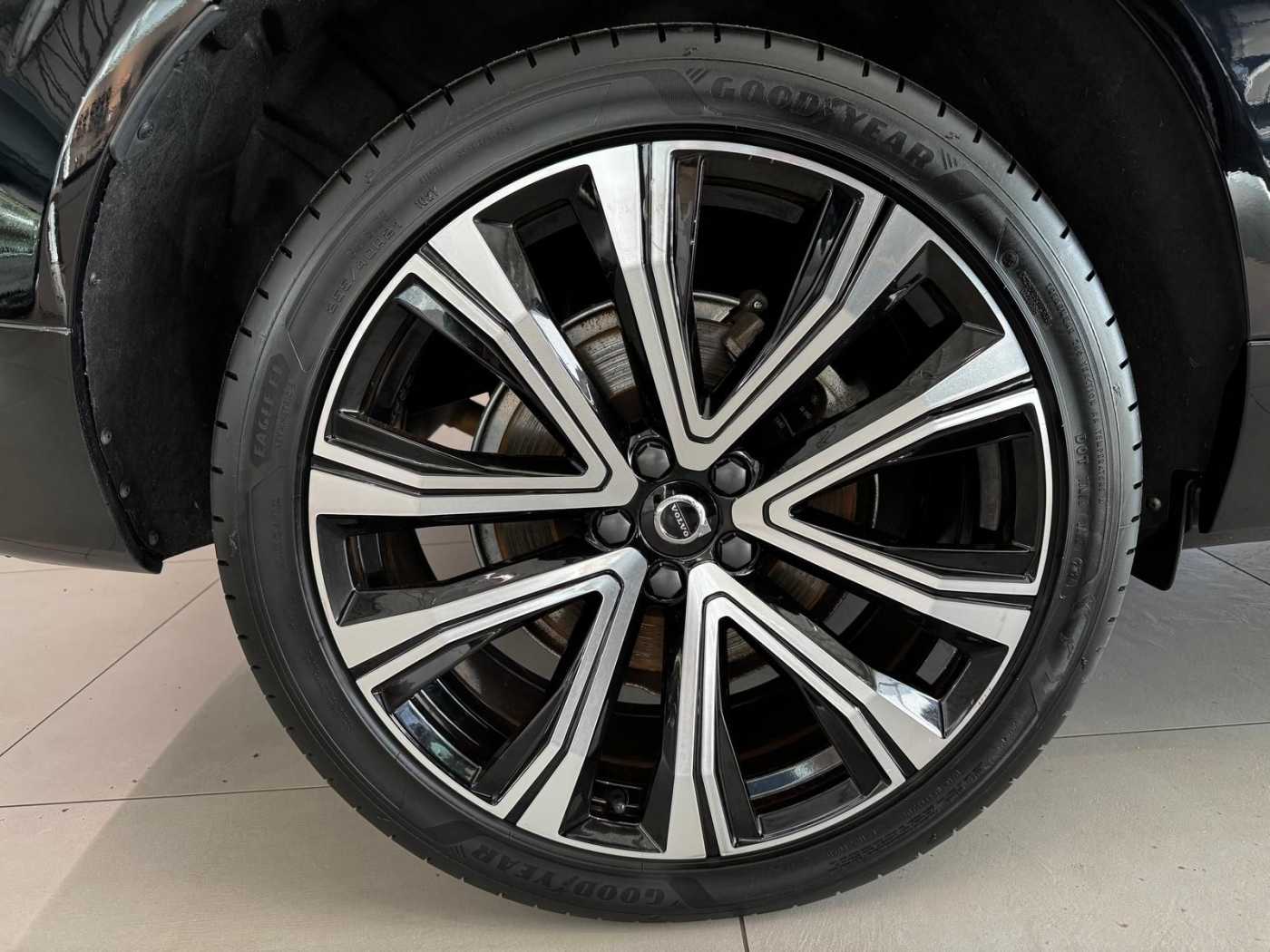 Volvo  T6 Recharge Plug-In Hybrid AWD #GroßerAkku