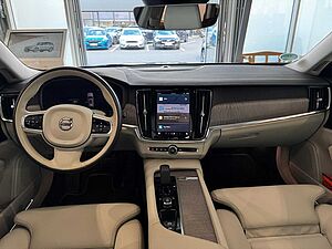 Volvo  B4 Plus Dark Mild-Hybrid