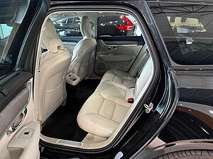 Volvo  B4 Plus Dark Mild-Hybrid