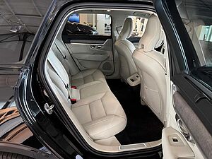 Volvo  B4 Plus Dark Mild-Hybrid