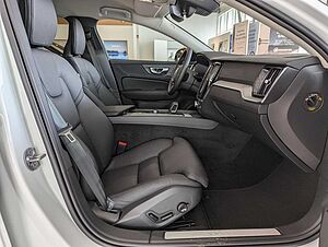 Volvo  B4 Plus Dark Mild-Hybrid