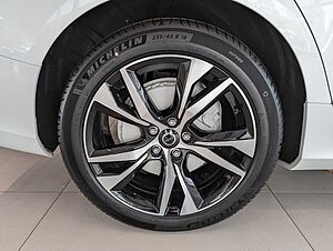 Volvo  B4 Plus Dark Mild-Hybrid