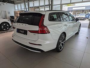 Volvo  B4 Plus Dark Mild-Hybrid