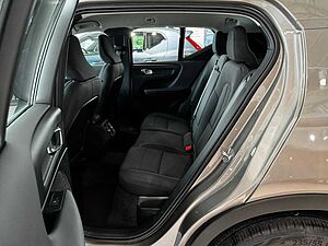 Volvo  T2 Momentum Pro 2WD