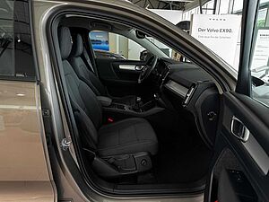 Volvo  T2 Momentum Pro 2WD