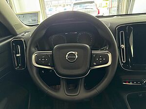 Volvo  T2 Momentum Pro 2WD