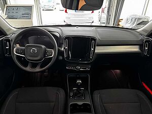 Volvo  T2 Momentum Pro 2WD
