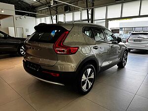 Volvo  T2 Momentum Pro 2WD
