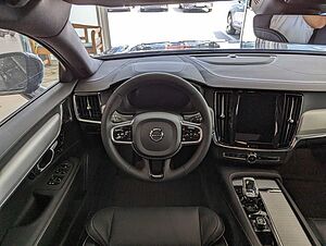 Volvo  B4 Plus Dark Diesel