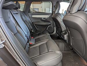 Volvo  B4 Plus Dark Diesel