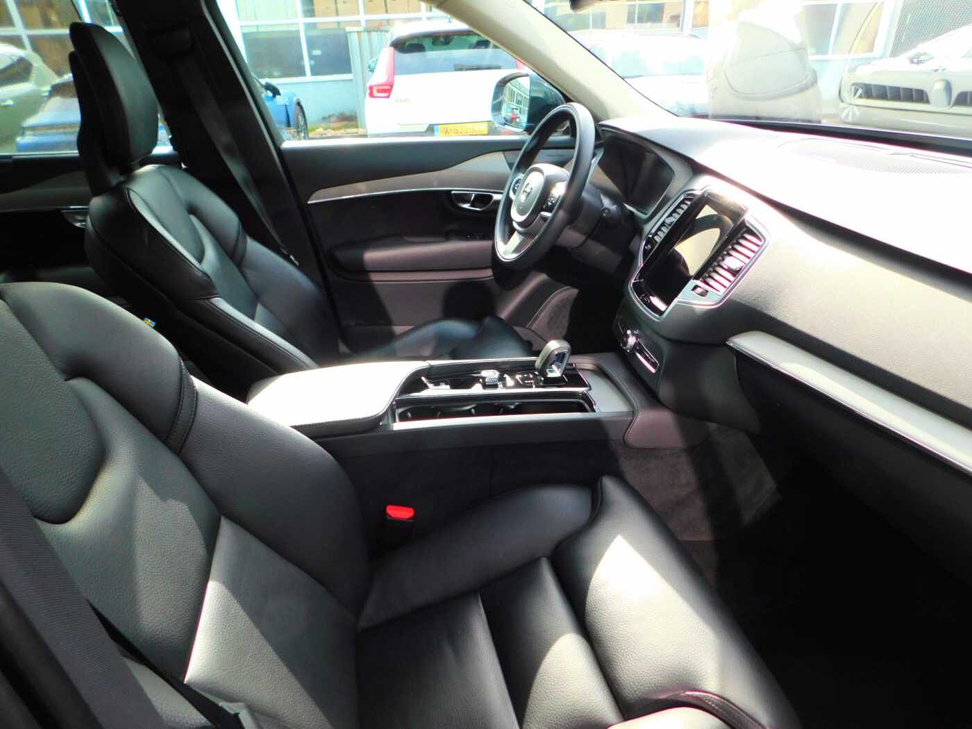 Volvo  B5 D AWD Momentum Pro