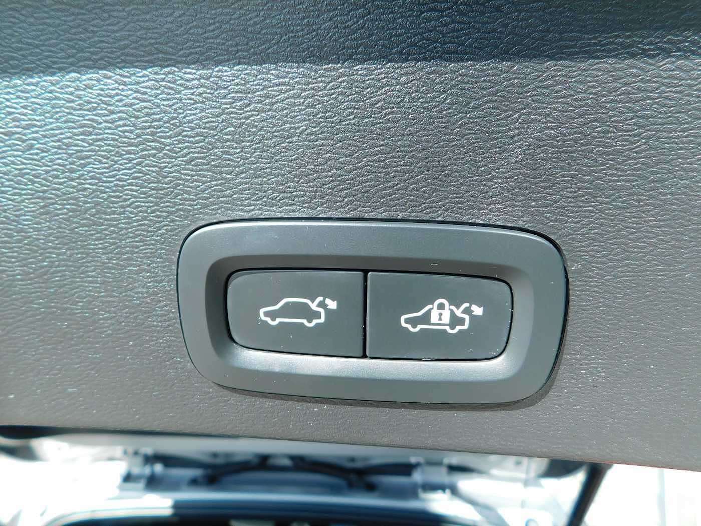 Volvo  T4 Recharge DKG Plus Bright