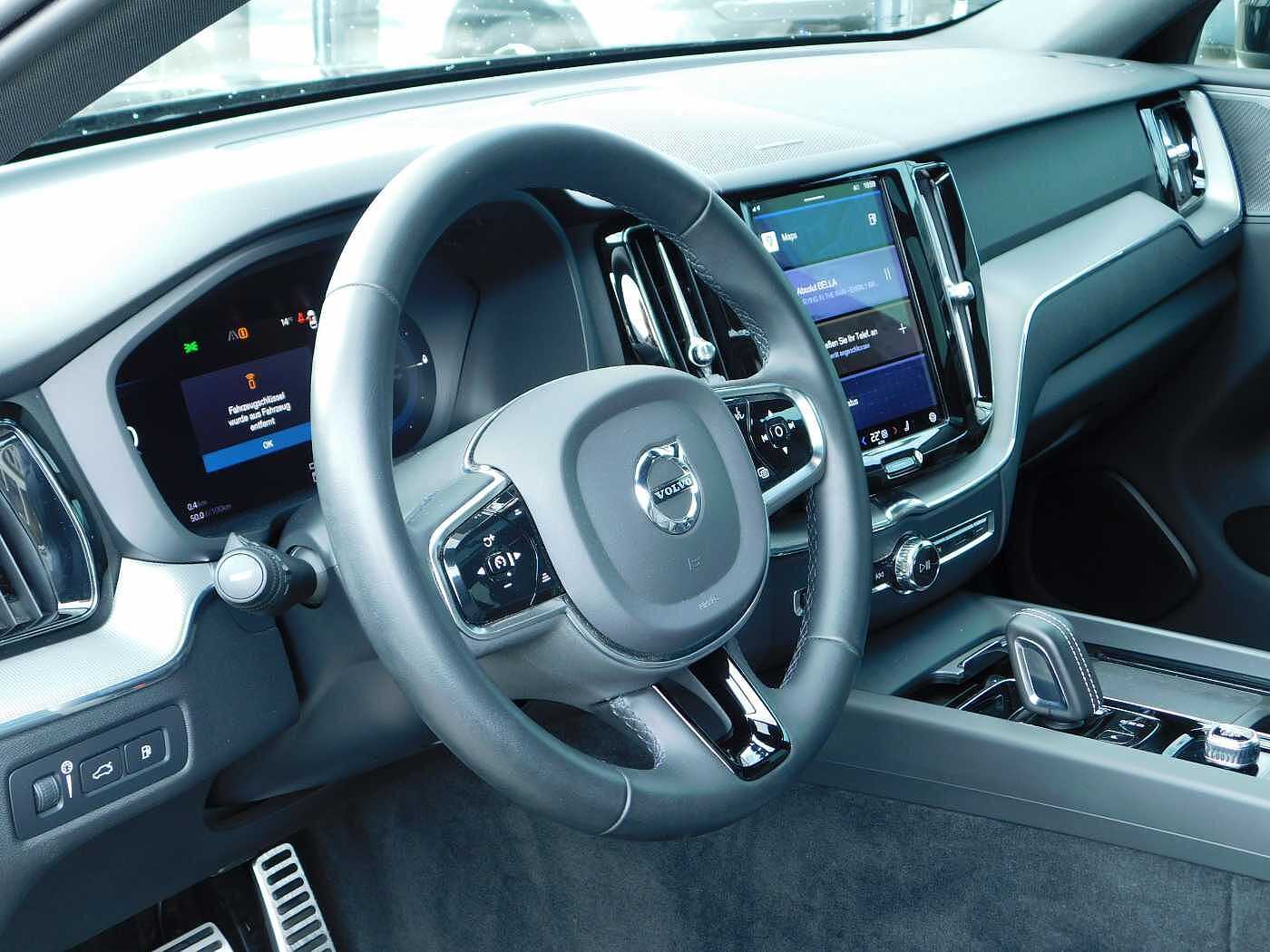Volvo  T6 AWD Recharge R-Design 'Glasdach, AHK'