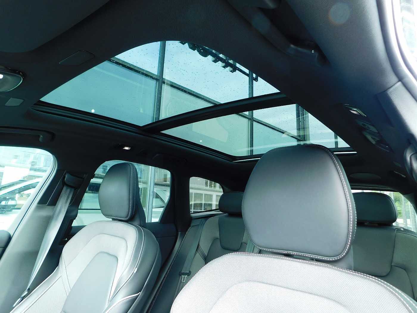 Volvo  T6 AWD Recharge R-Design 'Glasdach, AHK'
