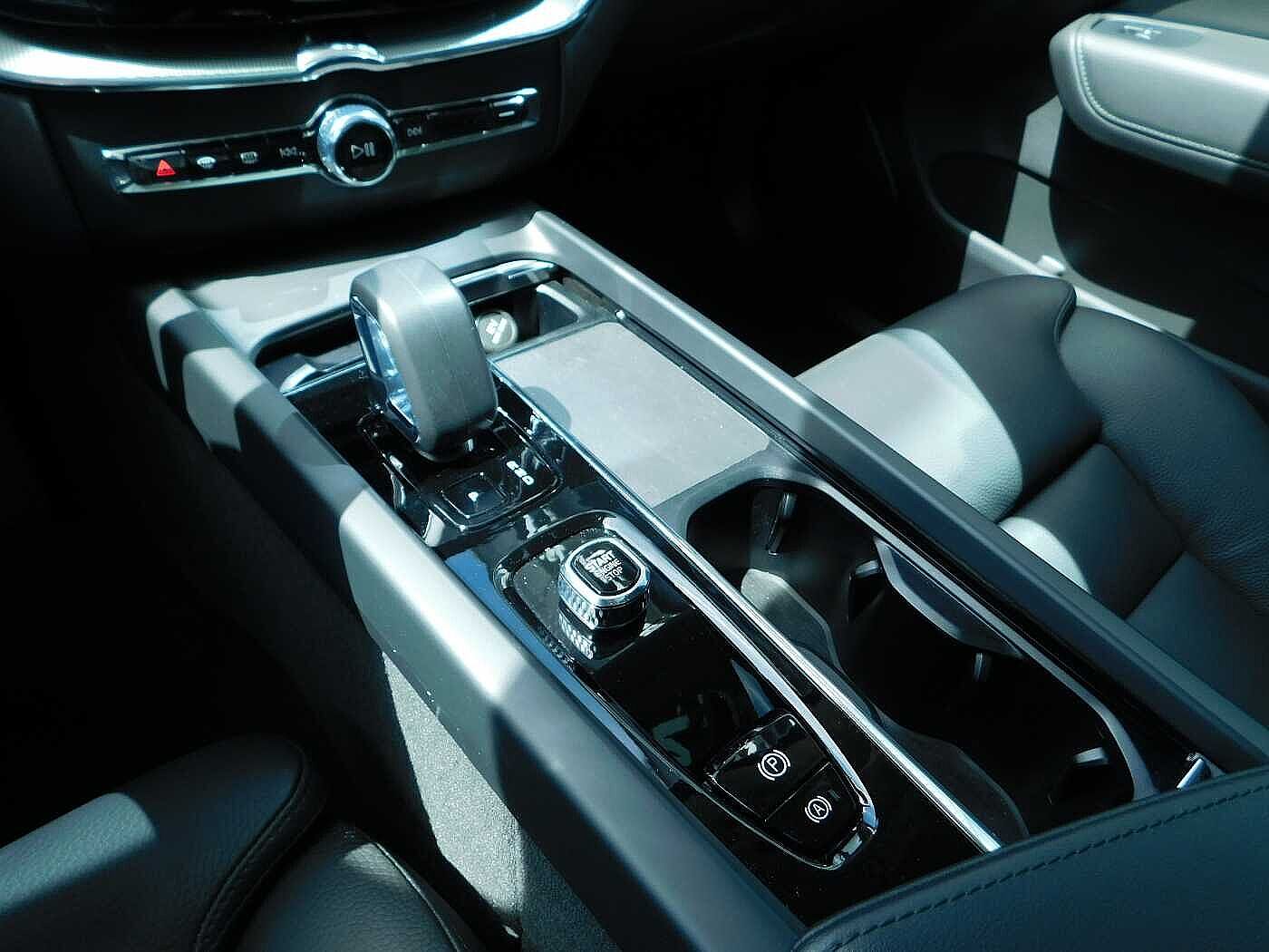 Volvo  T8 AWD Plug-in Hybrid Plus Dark