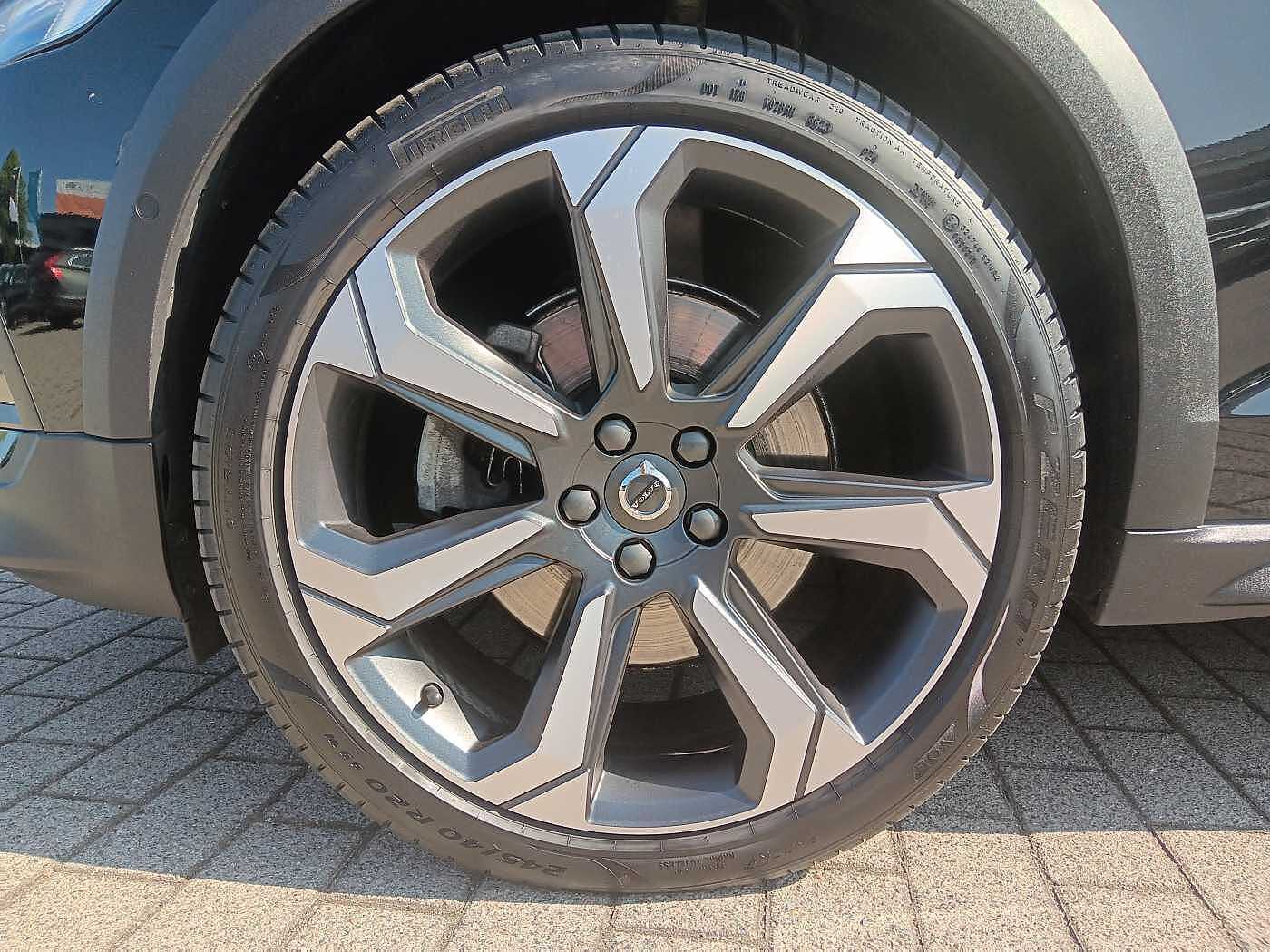 Volvo  B4D AWD Ultimate 'Massagesitze'