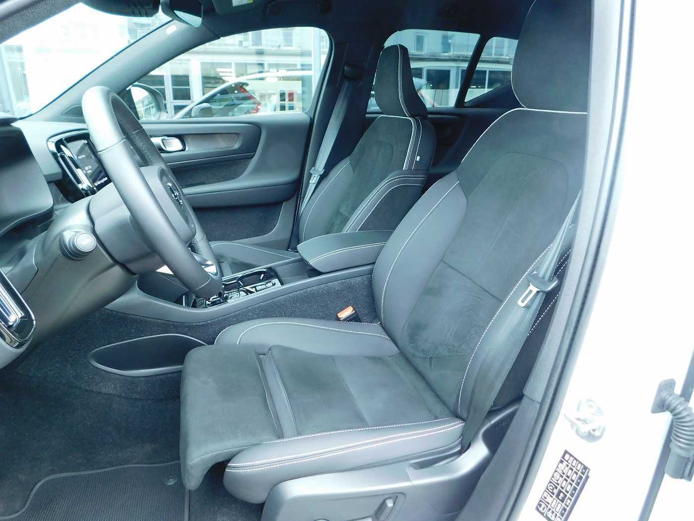 Volvo  T4 Recharge Plus Dark