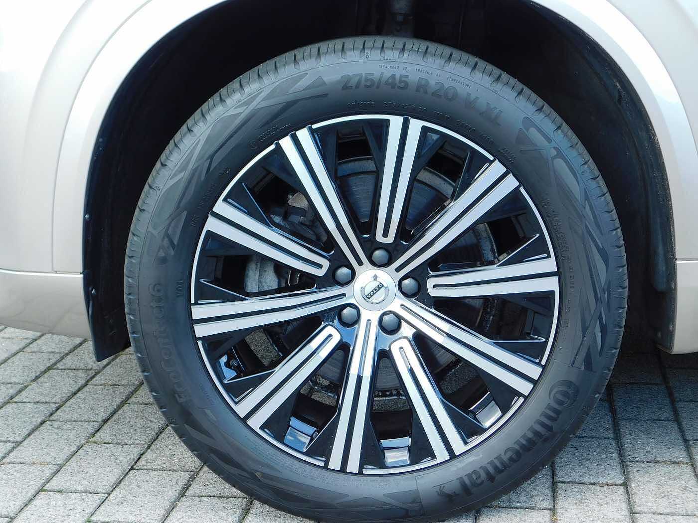 Volvo  B5 D AWD Plus Dark
