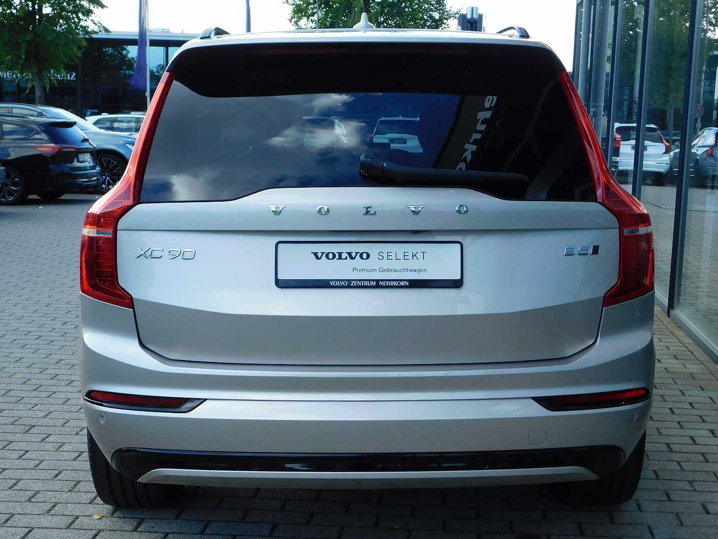 Volvo  B5 D AWD Plus Dark