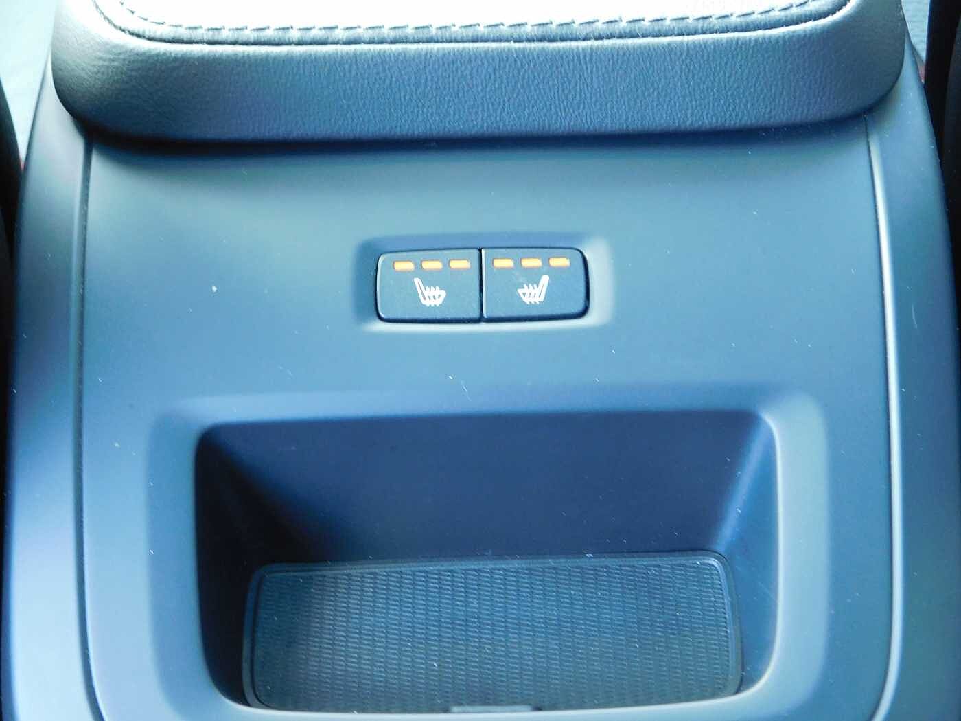 Volvo  B5 D AWD Plus Dark