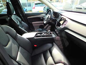 Volvo  B5 D AWD Momentum Pro