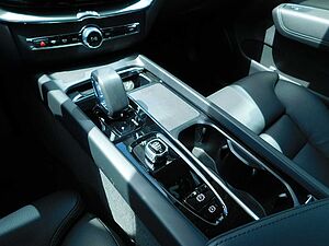 Volvo  T8 AWD Plug-in Hybrid Plus Dark