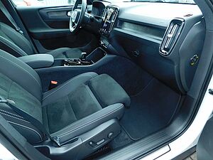 Volvo  T4 Recharge Plus Dark