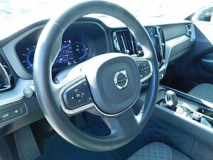 Volvo  T6 AWD Recharge Core