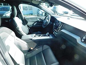 Volvo  B5 D AWD Ultimate Dark